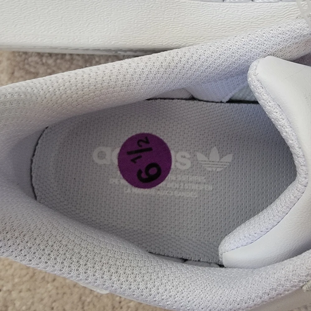 NWT! Adidas All-White Superstar Sneakers 6.5 big kid/ men , 8 women - Picture 5 of 7